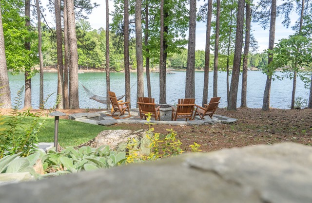 500 pieds de PRISTINE WATER FRONTAGE SUR LE LAC KEOWEE