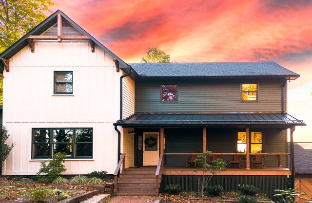 5000sf Designer Mountaintop Retreat, Panoramic Views, Hot Tub, Peaceful Luxury