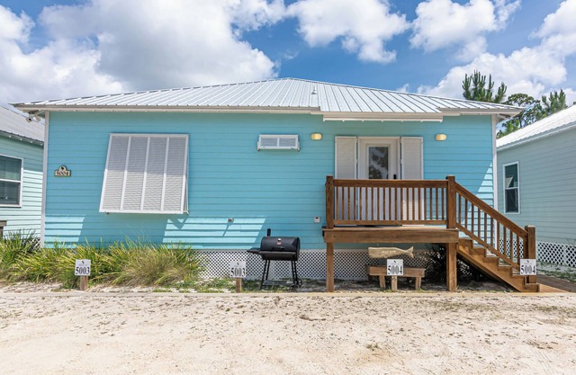 5004 3b2b 2 pools close to beach