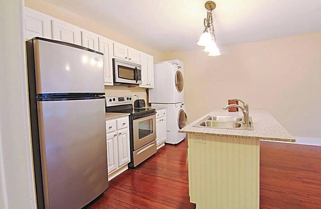 Condo Suite A (1er étage) - "WiFi gratuit (limité) un bateau de stationnement !! Marchez au centre