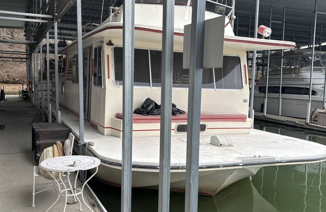 50ft House Boat on the Tennessee River!