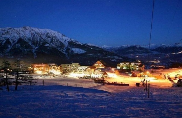 50m des commerces, 3ème étage, vue pistes de ski, balcon, télévision, 20m², Réallon