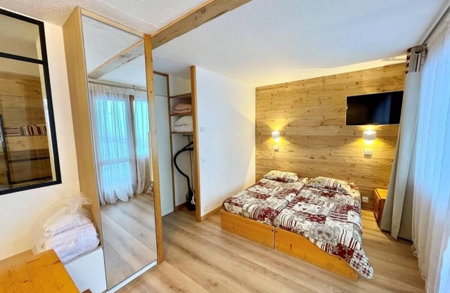 À 50m des pistes de ski, 3ème étage, balcon, parking, télévision, 28m², La Plagne