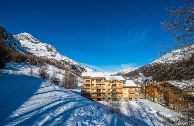 À 100m des pistes de ski, 5ème étage, remise en forme, piscine, sauna, hammam, balcon, télévision