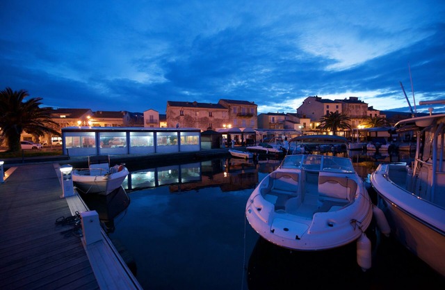 50m de la mer, Maison au cœur du village, des commerces, des plages et du port