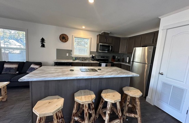 514 - Home in West Yellowstone