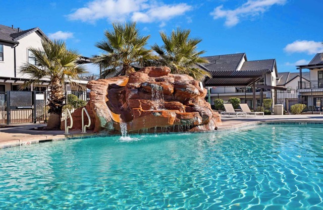 52-53| Family reunion home! 2 pools, 2 hot tubs * Games, firepit, EV charger