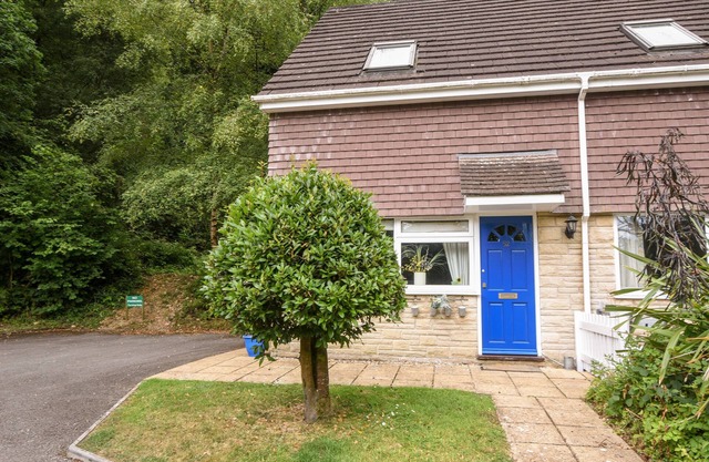52 FERNHILL HEIGHTS, pet friendly, with pool in Charmouth