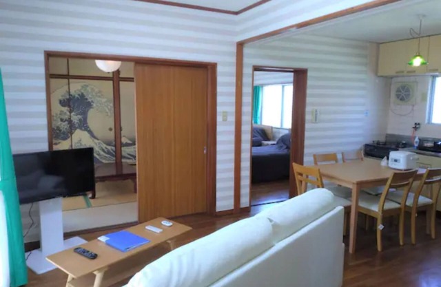 52 JapaneseWesternstyle room LDK Cleaning 1 - New 52m2 JapaneseWestern style room LDK 3 nights discount Free cleaning fee 1 parking lot 4 minutes walk from Ota station Capacity 5 people A102 / Takamatsu Kagawa