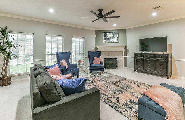 528 Executive Estate ~Pool + Hot Tub ~
