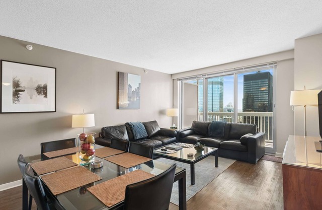 55th Floor MagMile Penthouse - VUES, balcon, piscine, WiFi et centre de remise en forme