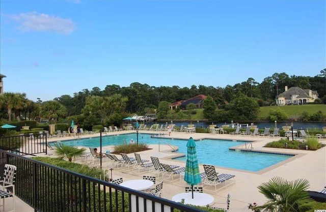 533 Edgewater Condo