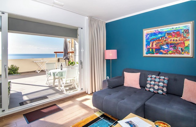 55 Stairs Apartment - apartment with 60m terrace facing the sea and the Old Town