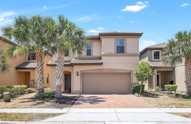 5548 Solterra Room | Queen Bed & Shared Bathroom