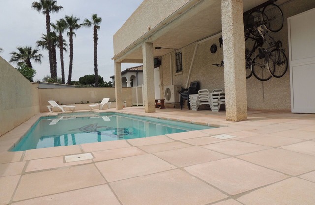 Appartement de 55m² dans petite résidence calme avec piscine.