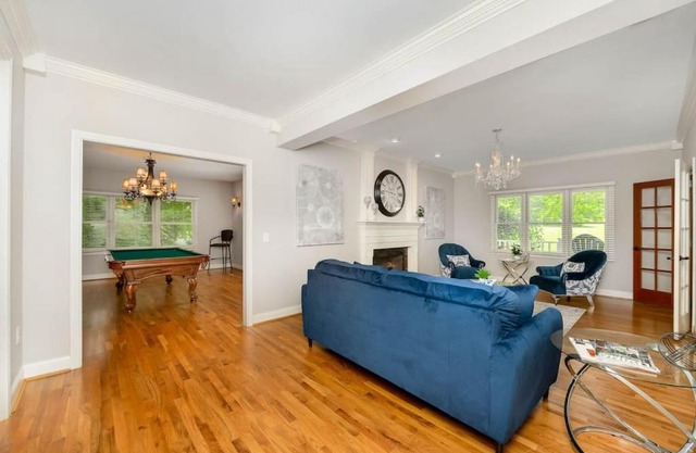 5755 Butler Warren Cheerful 6-Bedroom Villa with fishing pond