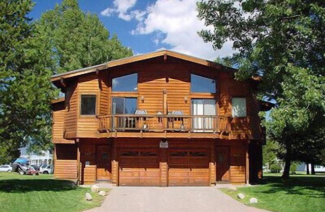 587 Danube Drive in South Lake Tahoe