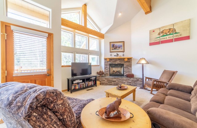 593 June Lake Townhouse W/ Stunning Views