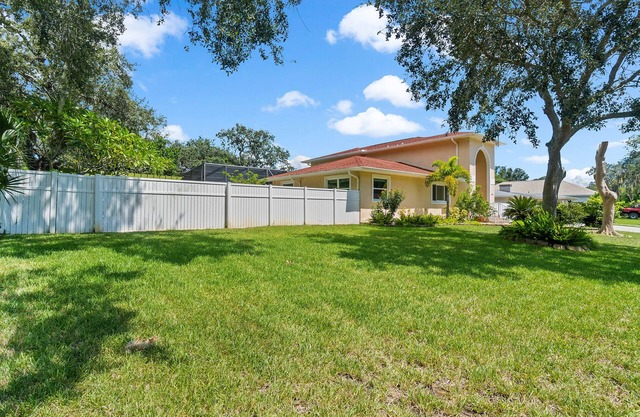 5bd/3.5ba BIG House w/ POOL near Pinellas Park.