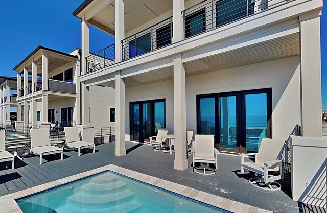 5BD/5BA New Luxury Gulf-Front Home w. Private Pool and Beach Access