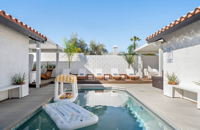 5bd Desert Oasis Sleeps 13. Cold Plunge, Heated Pool, Jacuzzi, Games, +Amenited