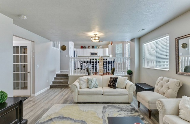 ★5B Home★King Bed✔WiFi✔Long Stays★30 min to Skiing