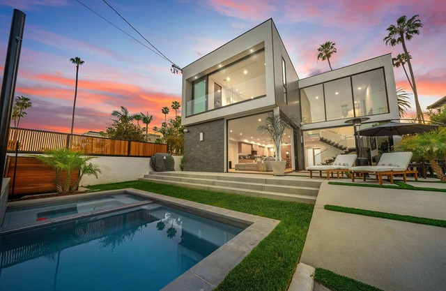 5BDR LUXURY DOHENY VILLA!!