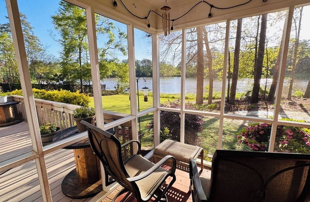 5BR 3. 5BA Lakefront Home, 3 Miles to Augusta National