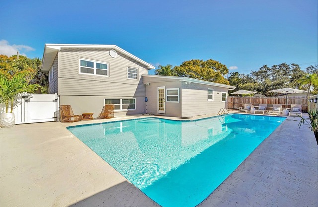 5BR/4B Tampa Bay Resort Style Private Pool Oasis