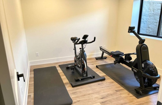 5BR 6B 4 King En Suites w Sauna and Game Room