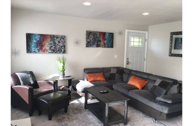 5br 8bed house near airport, downtown & train