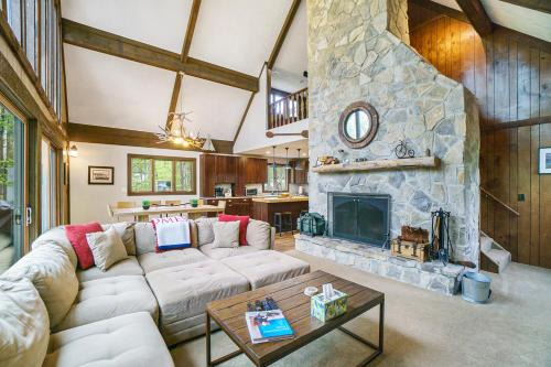 5br, 9 Beds Sleeps 14 Game Room, Pool Access