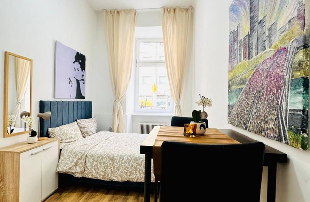 5BR Apt. Only 10-Min Walk to Matzleinsdorfer Platz