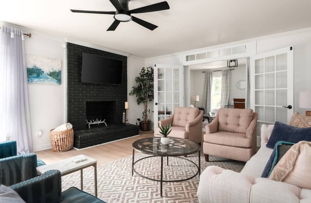 5BR Home, 10-Min Walk to Duke, 6-min drive to DPAC