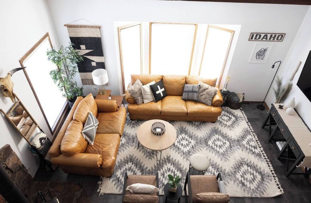 5BR Home/Walk To Lake-Golf/Game Room/Fire Place