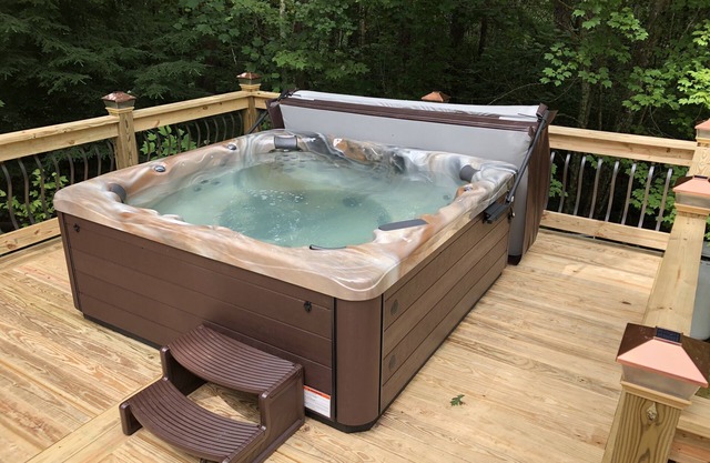 5 BR Large ~ 22ppl ~ 5 miles Rock City-10 milles du centre-ville, pont XL HOT TUB 900sq ft