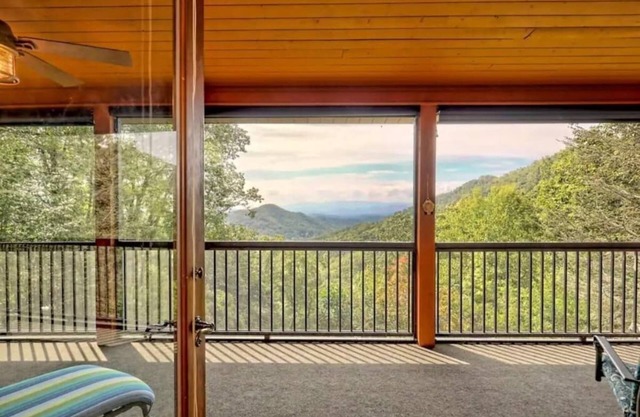 Amazing Views, Spacious, and Clean! Sleeps 11