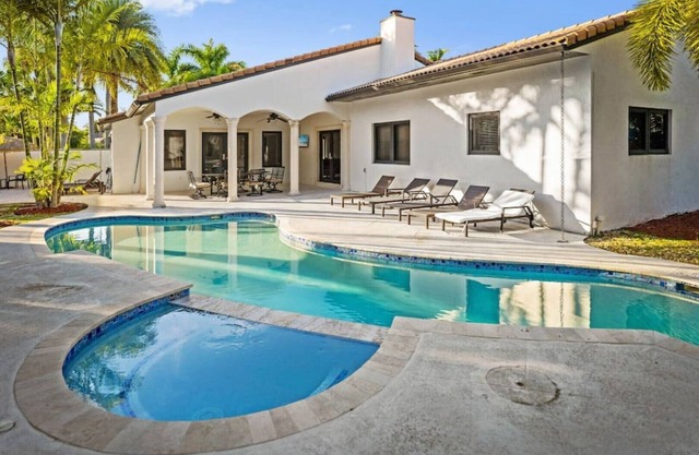 5BR Oasis w/ Pool & 1 Acre of Land w/ BBALL&Soccer