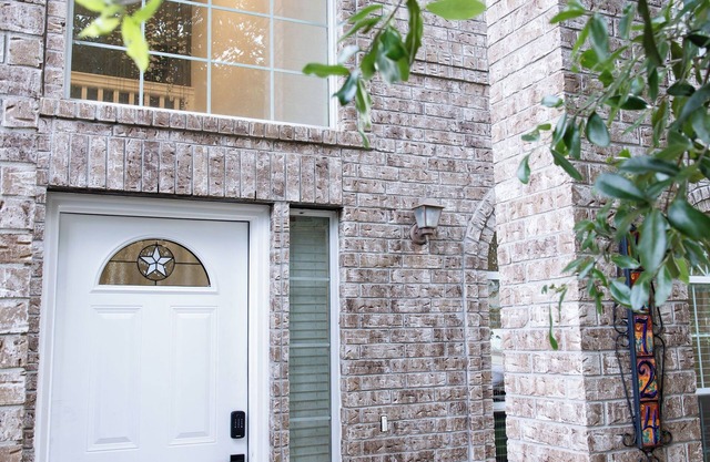 5BR Spacious Modern Luxury Home + Garage