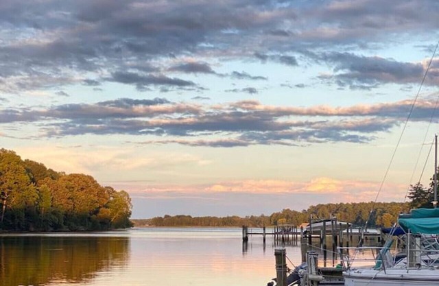 5BR WATERFRONT HOUSE w/dock- Family getaway