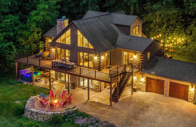 5KINGBed 5 Bath~Upscale~Hot Tub~Games~Fire pit~Theater~Pets~Luxe Amenities~Views