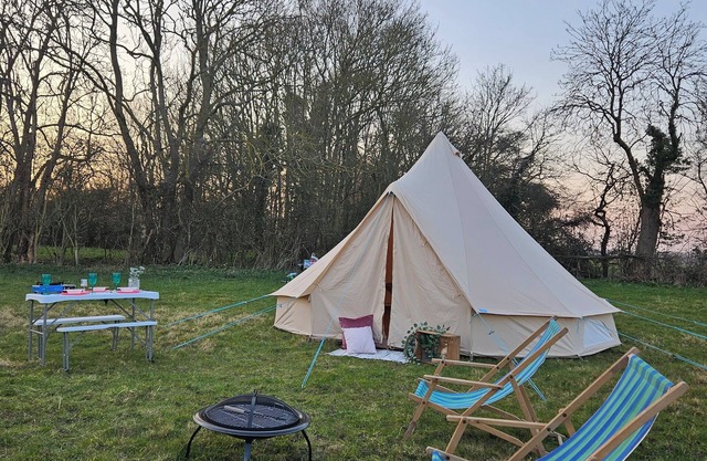 5m Bell Tents-Glamping in picturesque 6 acre feld tucked away in the countryside