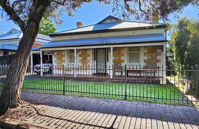 5min CBD Park setting, Walk to shops Glorious cafes and Transport 3bed 2bath