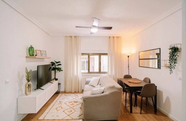Apt. 3BR | Downtown 5 minutes | Hospitals | University
