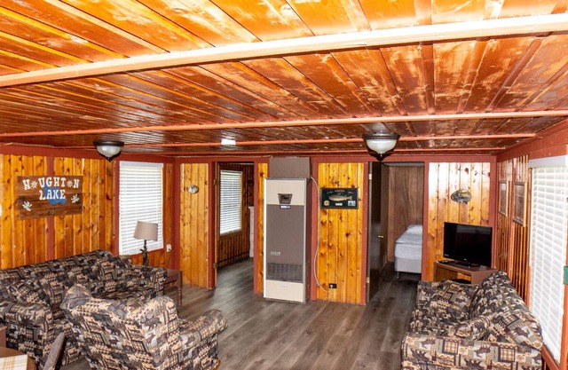 6 Amazing Cabins Just Steps Away from the Lake