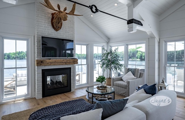 6 bed 8 bath cottage on Lake Rosseau