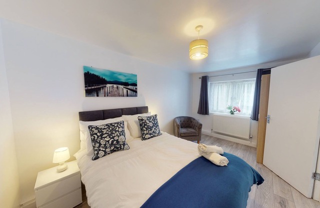 6 Bed Charles House, Chatham - Kent
