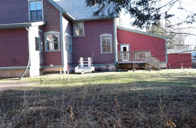 6 bedroom 2 bath country retreat