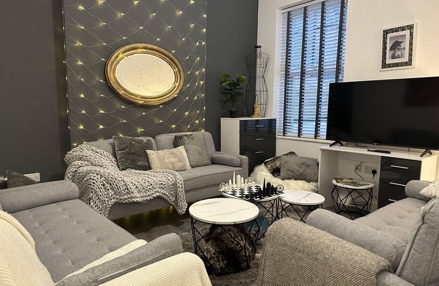 6 Bedroom 5 Shower rm House in Central Nottingham
