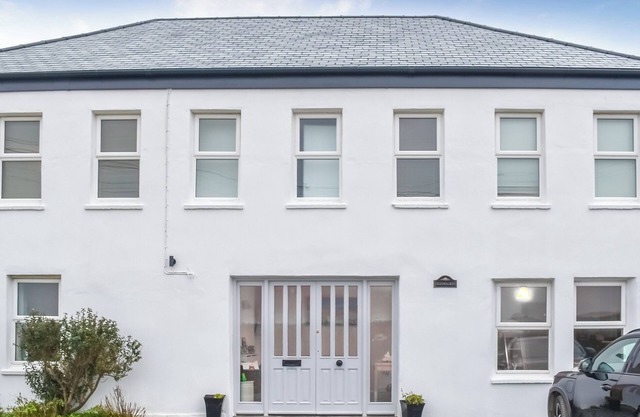 6 bedroom accommodation in Treburrick near Porthcothan Bay
